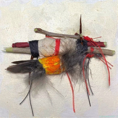collage d'éléments, objets divers, plumes, papier, ramaux corde tissus Sylvie Brodeur