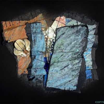 abstraction, collage, médium mixtes sur carton, plusieurs pièces ocre-vert-bleu, reliées par des fils, Sylvie Brodeur