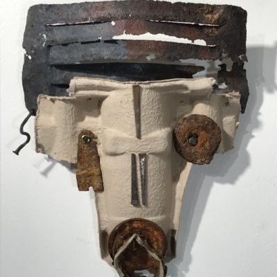 art-sculpture-masque-carton-métal-objets recyclés-Hélène Patenaude